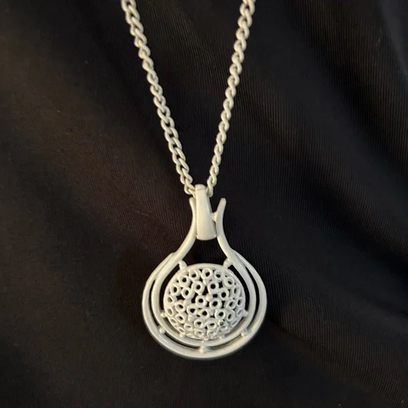 Vintage White Enamel Chain Pendant Necklace & Earrings - Picture 5 of 8